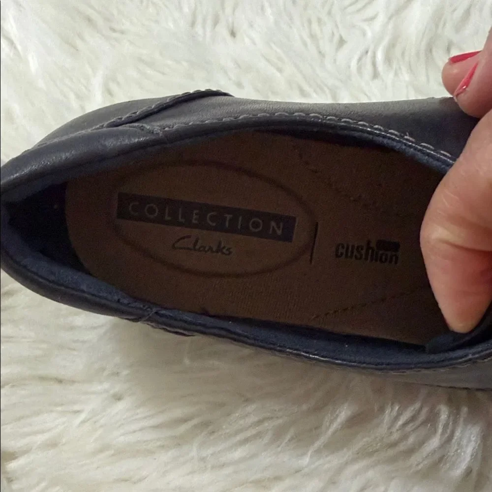Clarks women’s Navy Leather Oxfords Size 7.5 NWOT